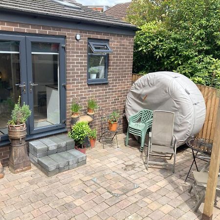 Beautiful Detached Private Annex In Great Location Appartement Manchester Buitenkant foto