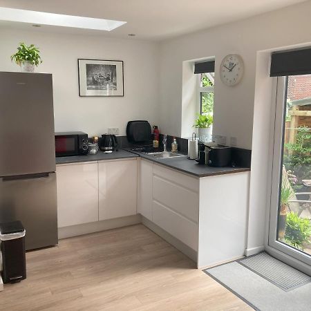 Beautiful Detached Private Annex In Great Location Appartement Manchester Buitenkant foto