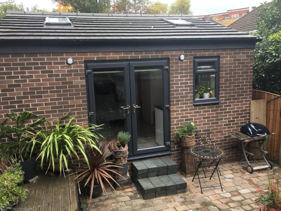 Beautiful Detached Private Annex In Great Location Appartement Manchester Buitenkant foto