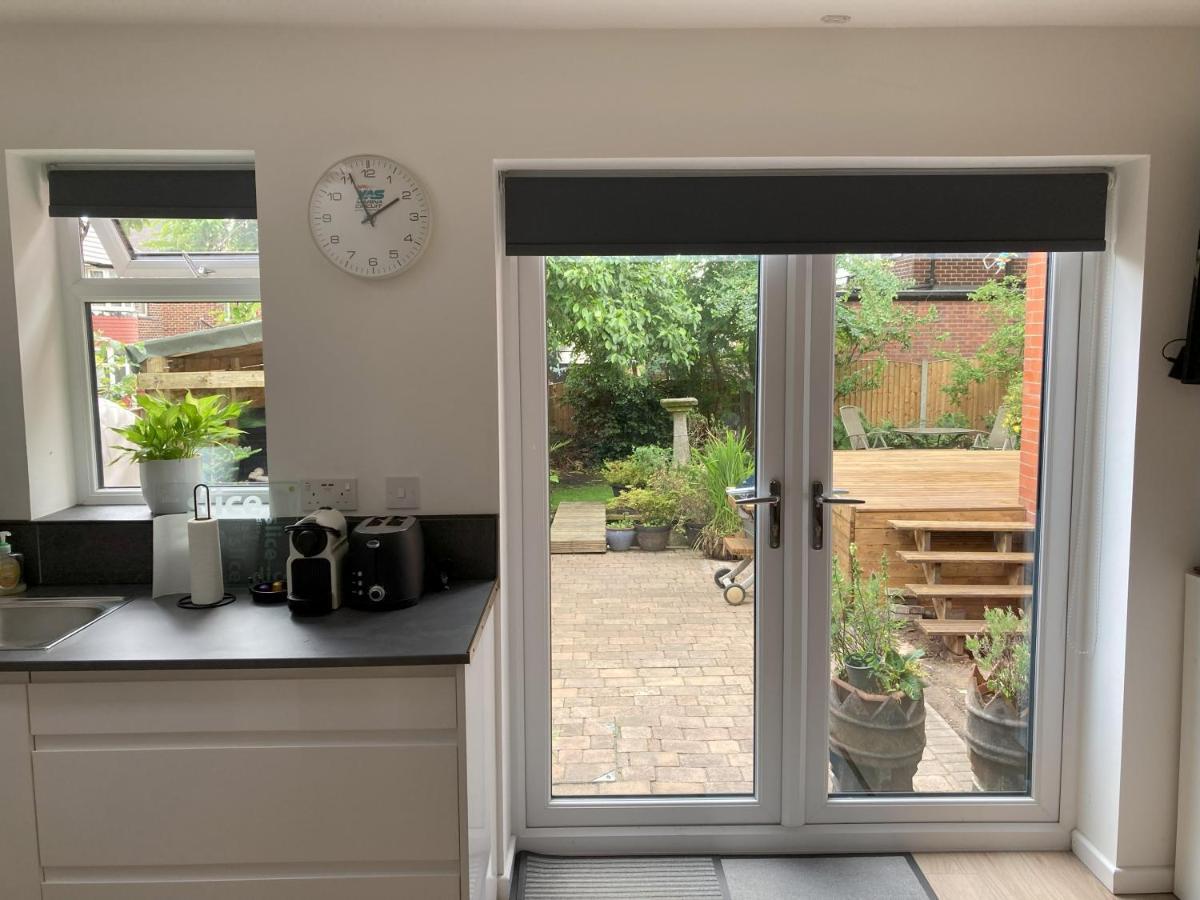 Beautiful Detached Private Annex In Great Location Appartement Manchester Buitenkant foto