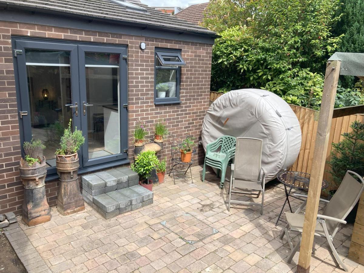 Beautiful Detached Private Annex In Great Location Appartement Manchester Buitenkant foto