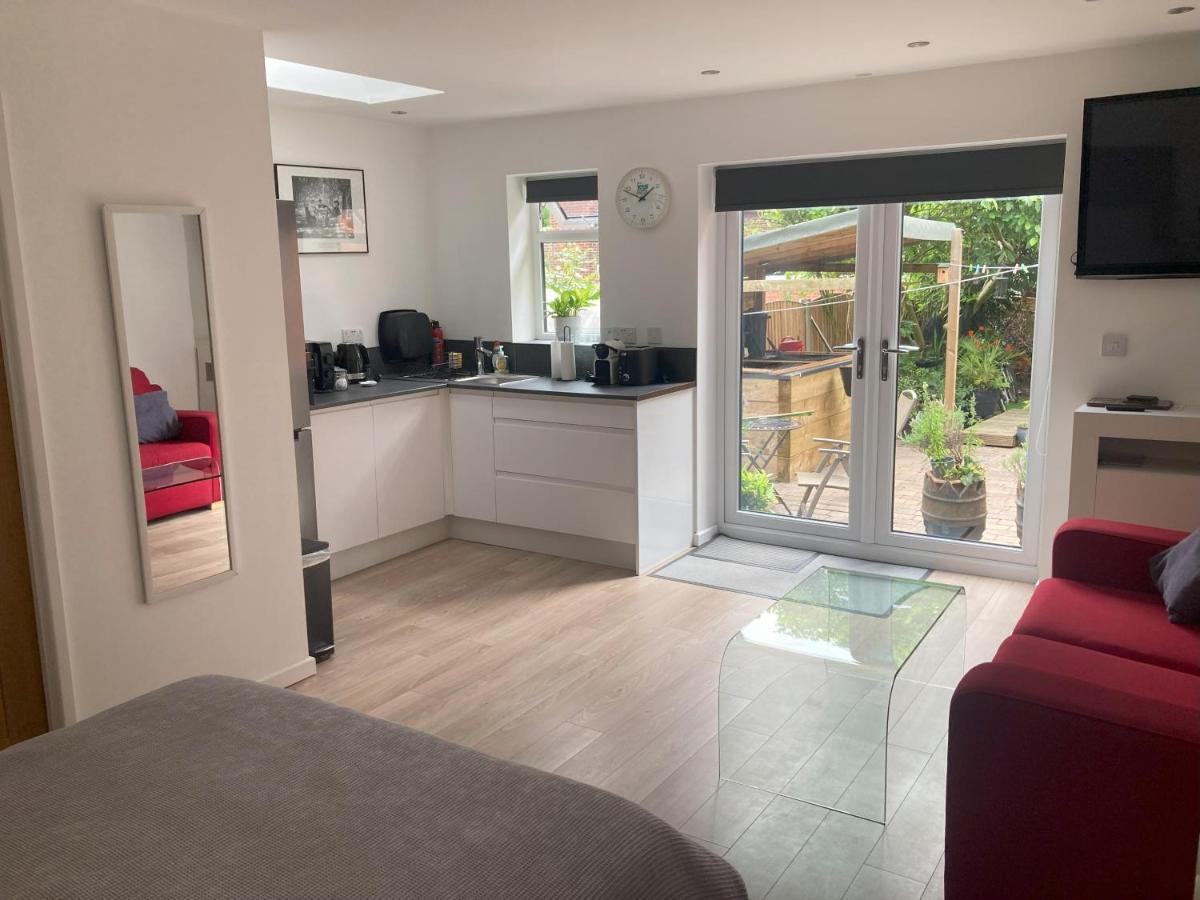 Beautiful Detached Private Annex In Great Location Appartement Manchester Buitenkant foto