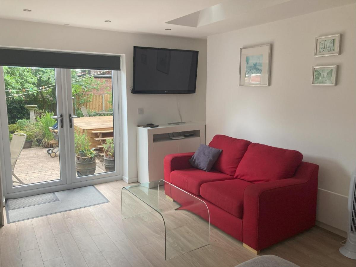 Beautiful Detached Private Annex In Great Location Appartement Manchester Buitenkant foto